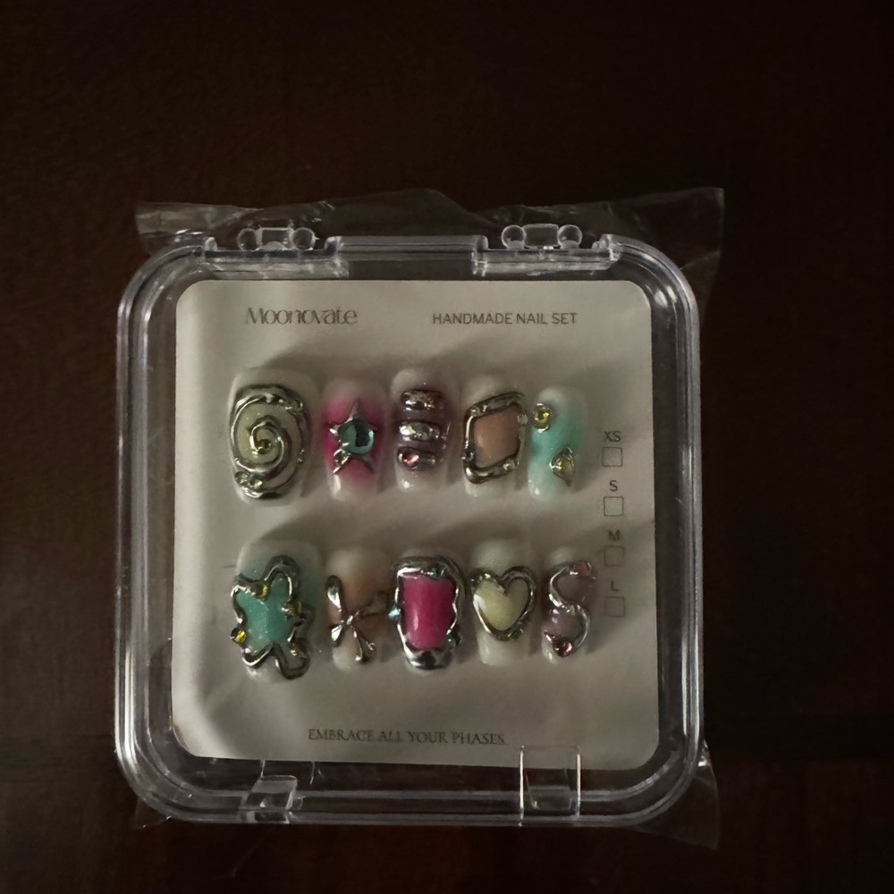 Mooncat Handmade Nail Set with Pink and Green Accents